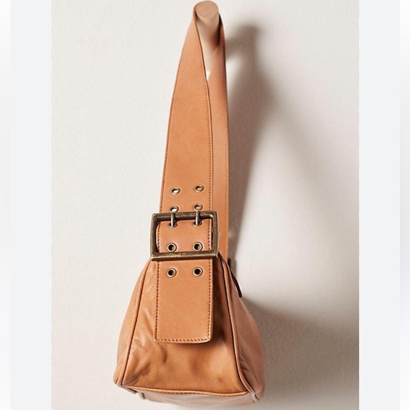 Free People Handbags - Arm Candy
FP
COLOR - Espresso
NWT